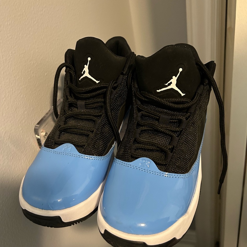 Jordan Max Aura 2 shoes ‘Black University Blue’